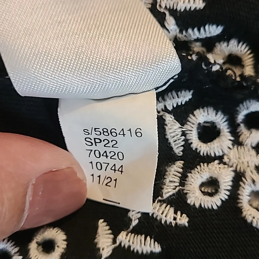 LOFT Black and White Smocked Puff Sleeve‎ Blousefor women zise m good condition